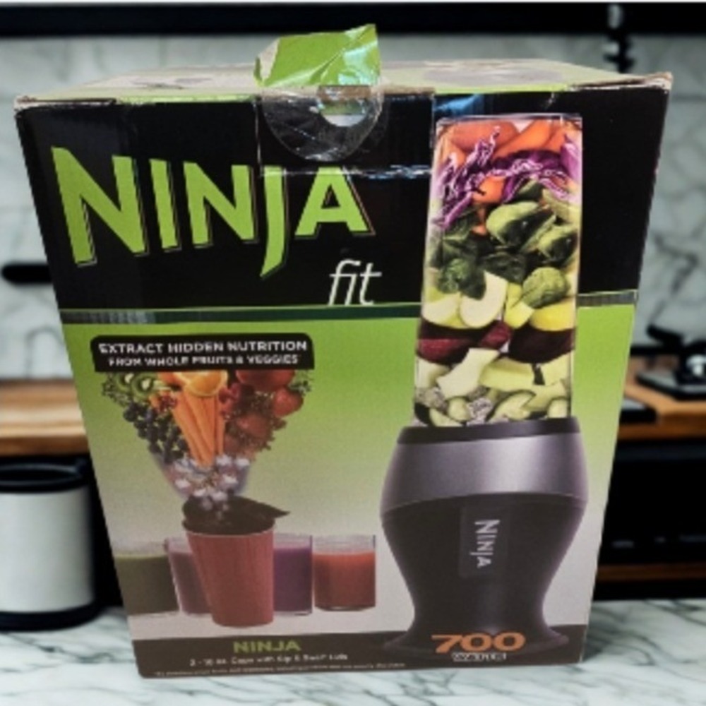 Ninja Fit Personal Blender 700 Watts QB3000SS 16oz Cups Black Silver Open Box
